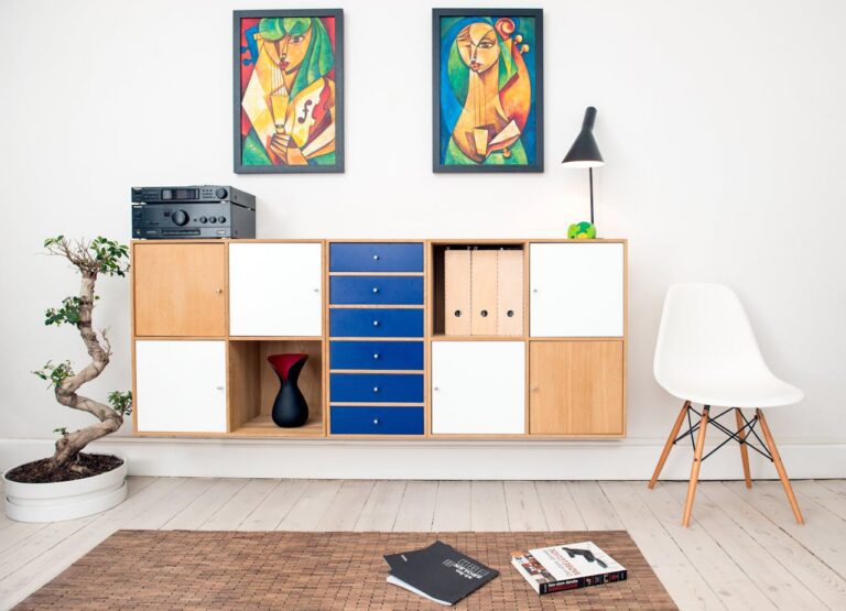 Tablero De Madera Marrón, Blanco Y Azul